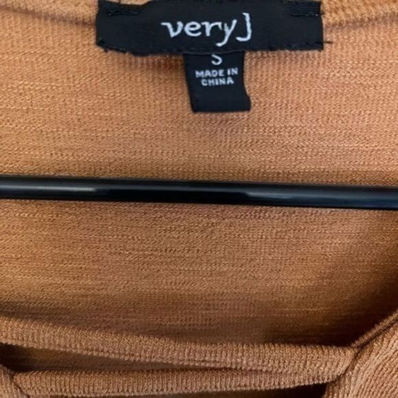 Flare Fit Tunic Top. V-neck. Camel color. Size Small - Picture 3 of 6